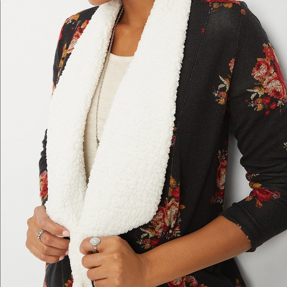 🔥2/$25🔥 Maurices. Size 2 Floral Cardigan
